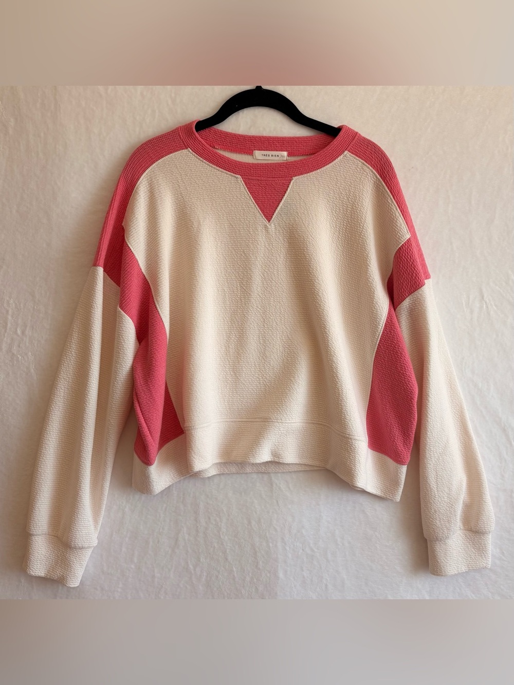 🩷 Très Bien Colorblock Cropped Knit Pullover – Women’s Large – Cream Pink NWT